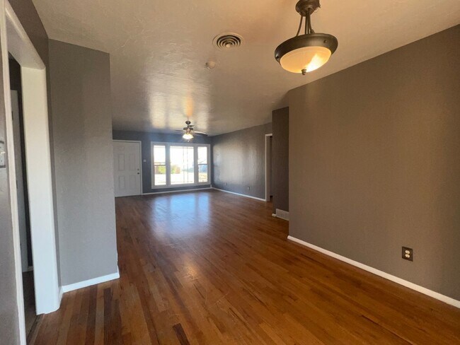 Foto del edificio - 1204 NW Carroll- AVAILABLE NOW!!