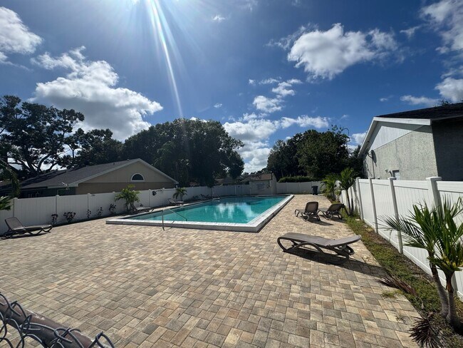Building Photo - Beautifully Renovated 2-Bedroom, 1.5-Bathroom Townhouse in North St. Petersburg