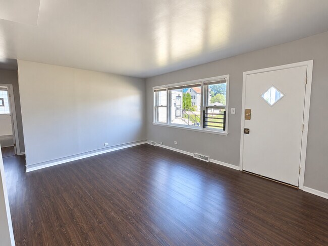 Foto del edificio - 2750 E 83rd St