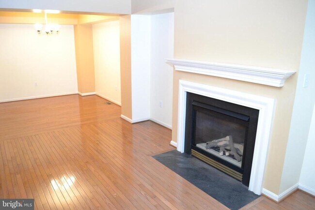 Building Photo - 2202 Garden Ln