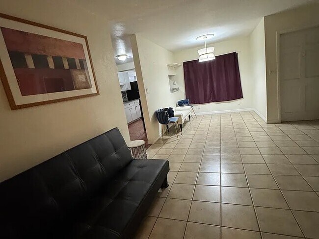 Foto del edificio - 4717 Town N Country Blvd