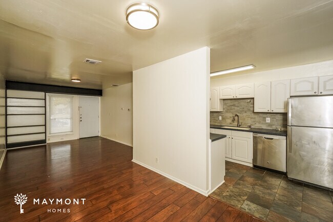 Building Photo - 8200 Glen Fox