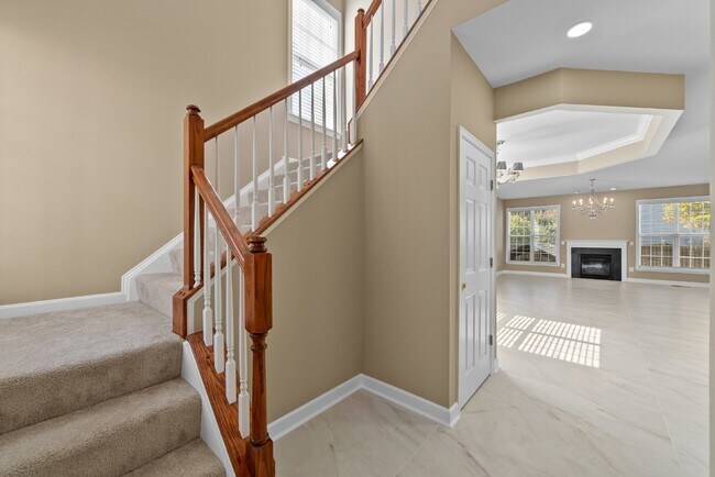 Building Photo - Embrace Elegant Living in Gainesville!
