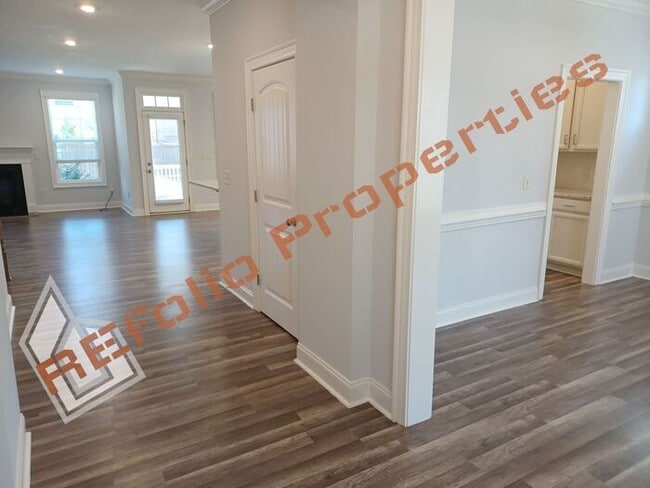Building Photo - Beautiful Cul-De-Sac Home w/5 BD 4BA + Fen...