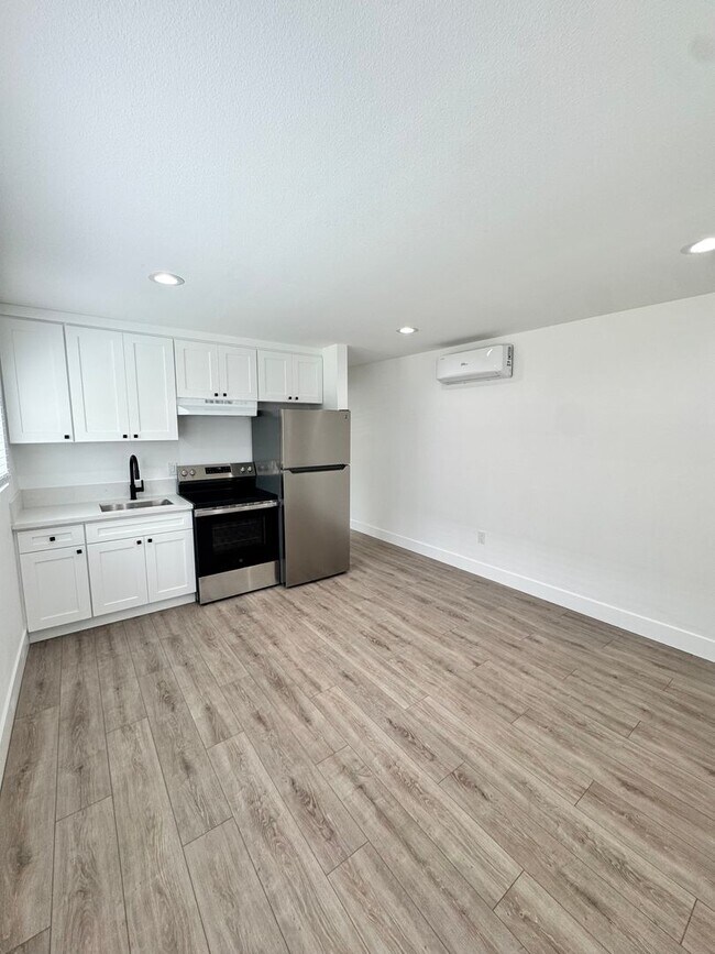 Foto del edificio - Large New Construction 1 bed 1 Bath Apartment for Rent In Long Beach!