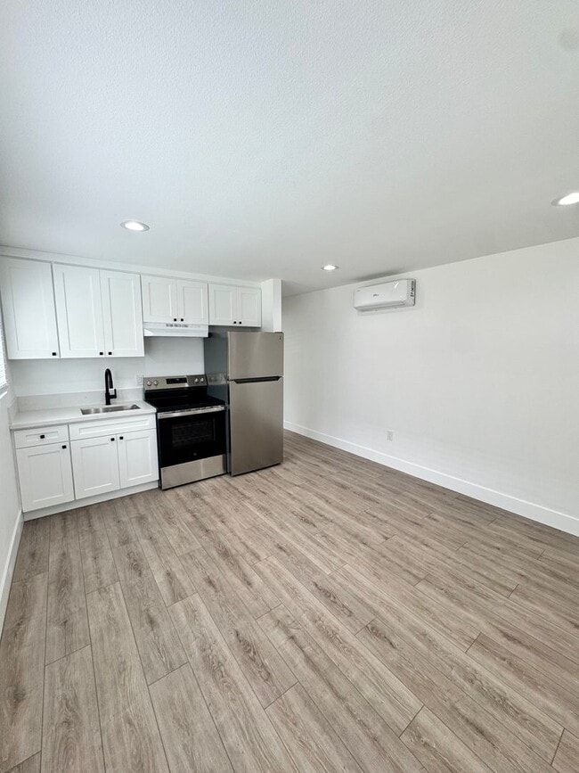 Building Photo - Large New Construction 1 bed 1 Bath Apartment for Rent In Long Beach!