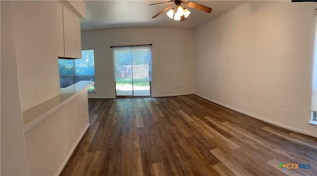 Foto del edificio - 1500 N Claremont Cir