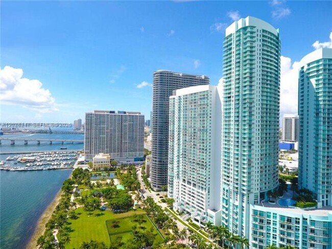 Building Photo - 1800 N Bayshore Dr