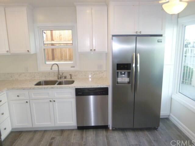 Building Photo - 315 Avenida Del Mar