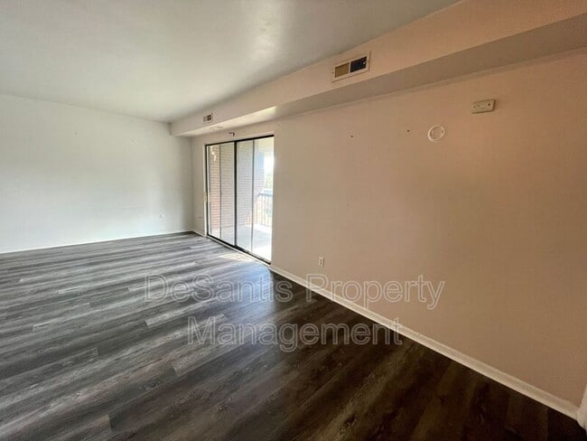Building Photo - 703-9 College Park Dr