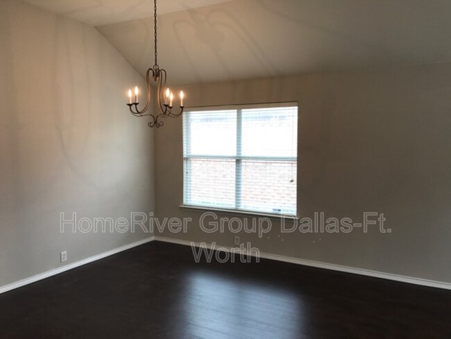 Foto del edificio - 8524 Silverbell Ln