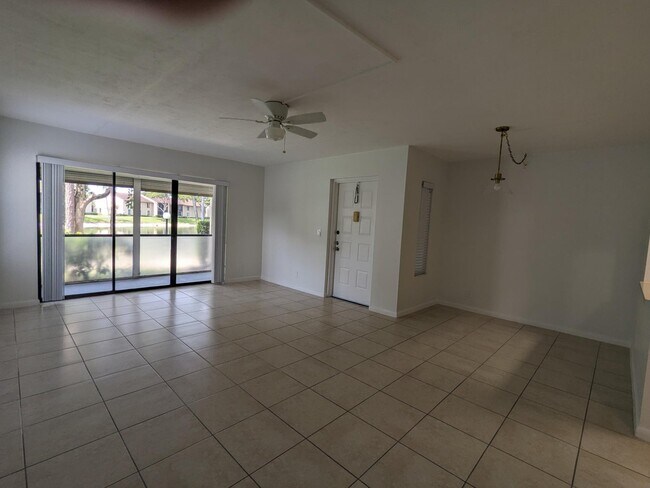 Foto del edificio - 711 Sunny Pine Way
