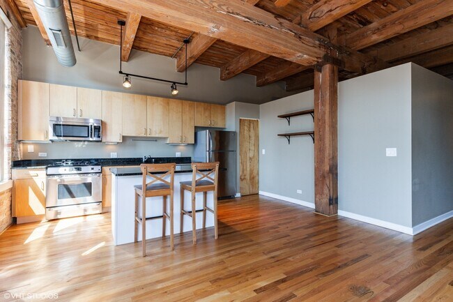 Building Photo - 2201 W Wabansia Ave