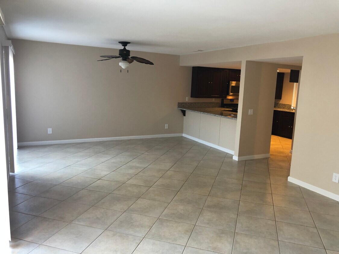 Dining area - 5114 Longfellow Way