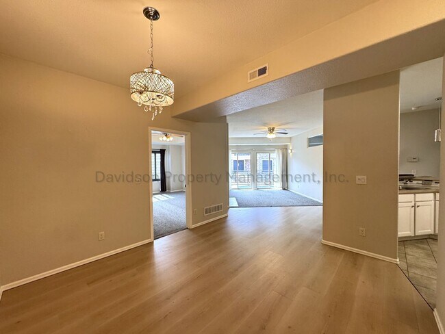 Building Photo - Beautiful 2 Bedroom Condo on the West Side of Colorado Springs