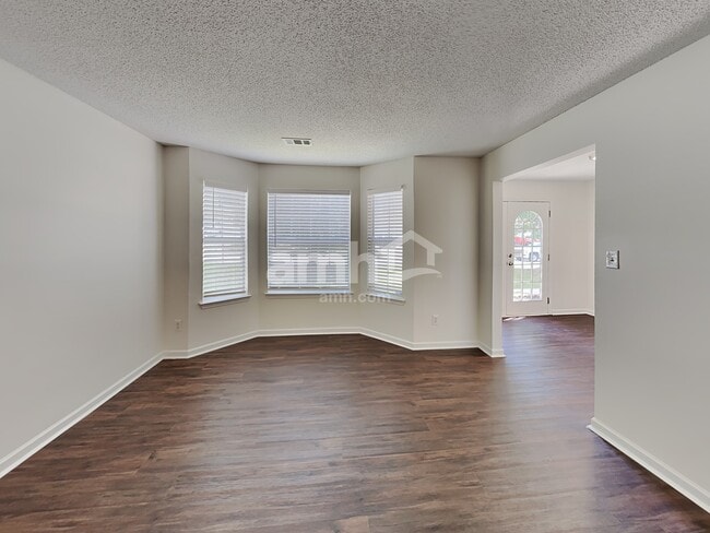 Building Photo - 200 Ernestine Way