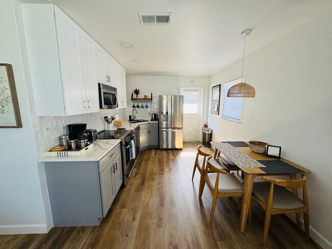 Foto del edificio - 4455-4457 87th St Ct W