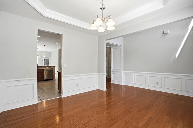 Foto del edificio - WAKEFIELD CORNER HOME WITH 4 BEDROOMS IS WAITING FOR YOU!