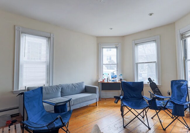 Building Photo - 70 Calumet St