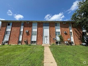 Building Photo - 2 Hampshire Ct