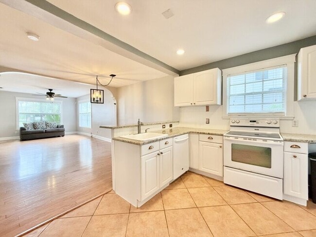 Building Photo - 909 W Fribley St