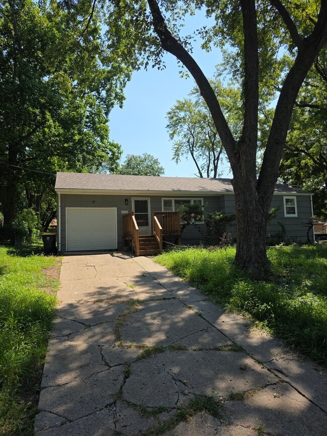 Building Photo - 5419 Ridgeway Ave