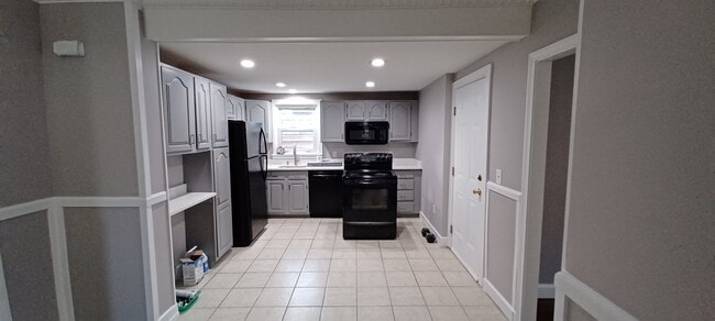 Building Photo - 177 Logee St