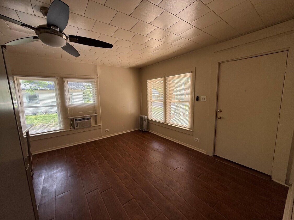 Foto del edificio - 2812 Angier Rd