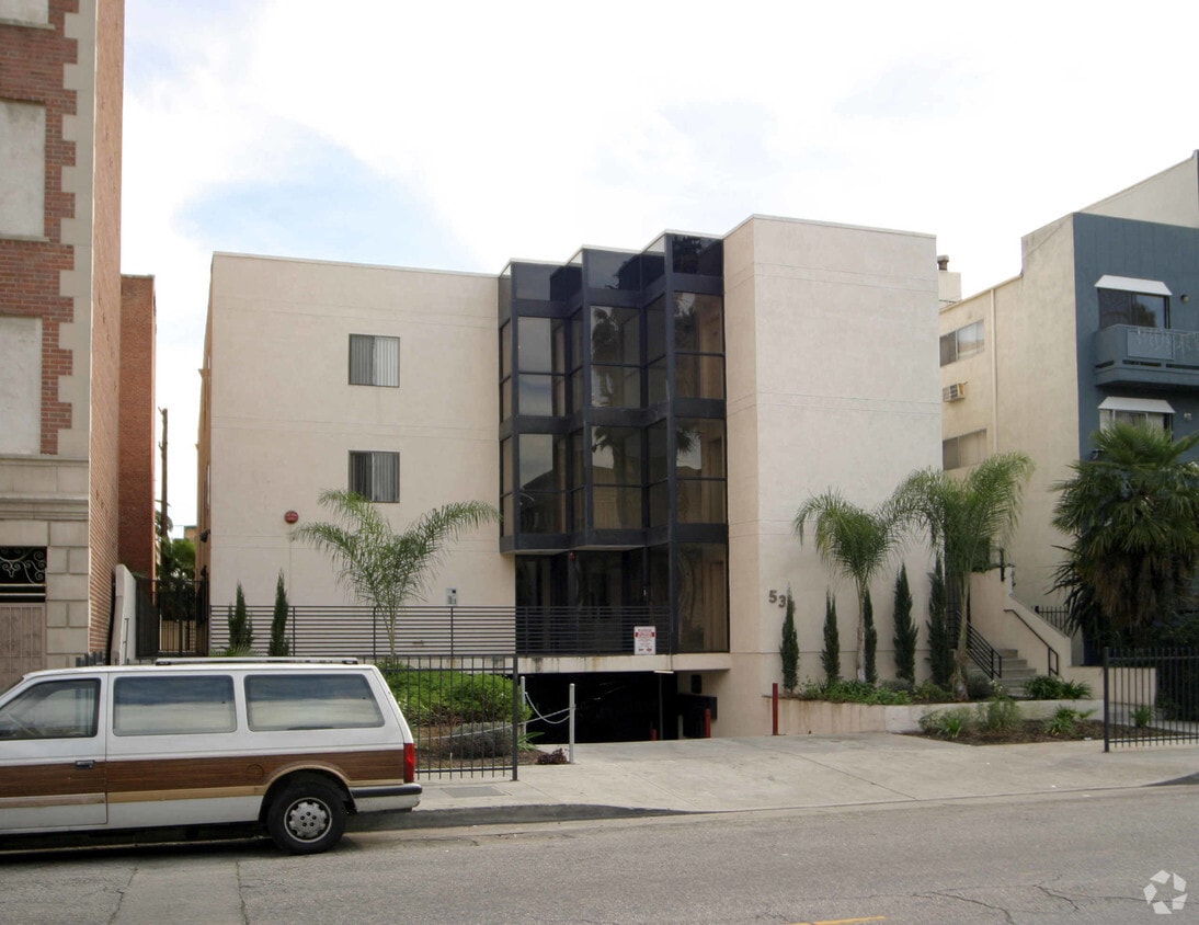 Primary Photo - Oxford Apartments