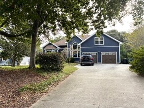 Building Photo - 427 Lakeview Dr
