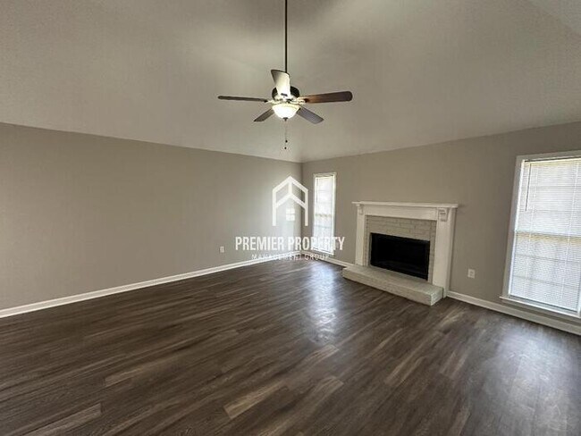 Building Photo - 6777 Castlegate Cove