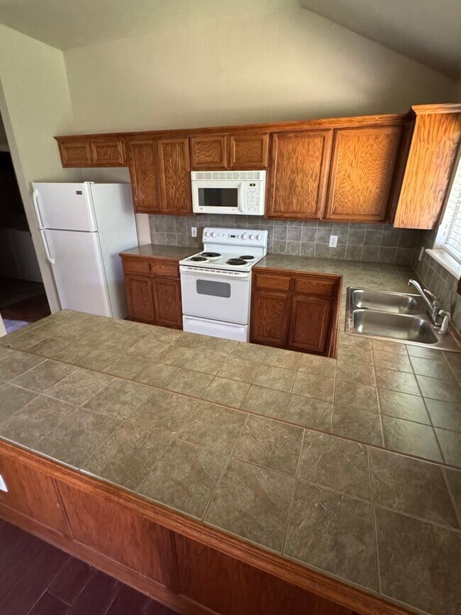 Building Photo - 1629 Creekside Ln
