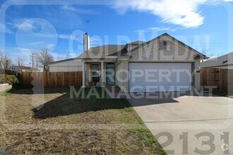Building Photo - 1204 Saddle Dr