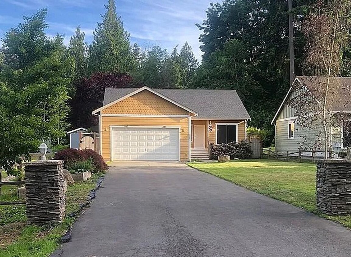 Primary Photo - One story home in Suquamish.