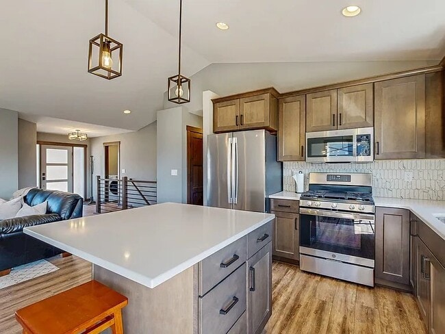 Building Photo - 2332 Hadley Hills Dr NE