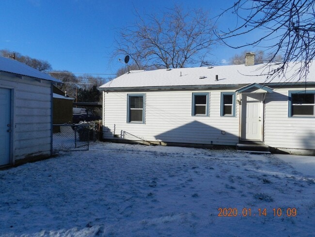 Foto del edificio - 2 Bedroom / 1 Bathroom Home in Madras Oregon