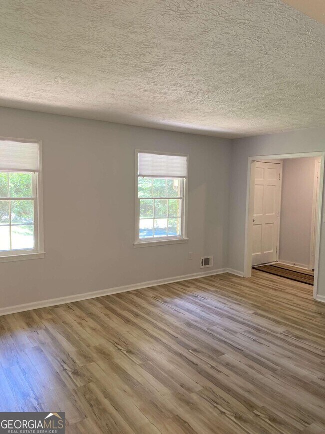 Building Photo - 5270 Rockbridge Rd SW