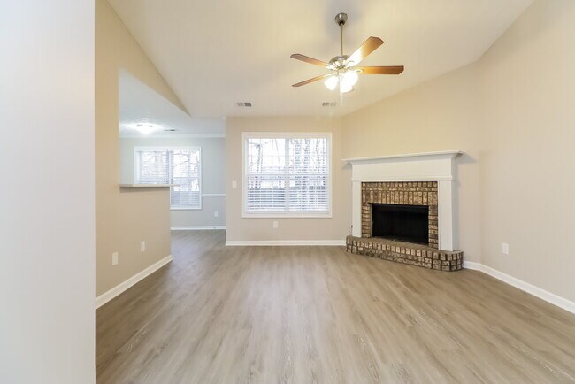 Building Photo - 308 Kellys Walk