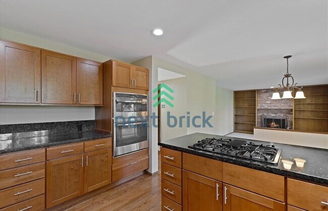 Foto del edificio - Beautiful 4-Bedroom Home with Spacious Yard in a Quiet Cul-de-Sac