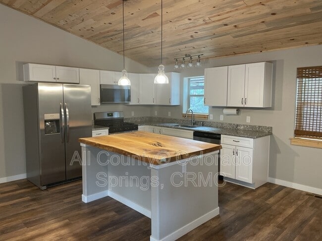 Building Photo - 291 Meadows Ln
