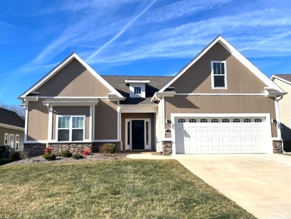 Primary Photo - ~~ Beautiful 3-bedroom Home ~~