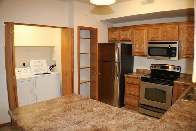 Foto del edificio - $1,235 | 2 Bedroom, 2 Bathroom Condo | Pet...