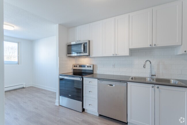 2BR, 1BA - 905SF - Kitchen - 139 Christopher Drive,205 & 215 Champlain Blvd