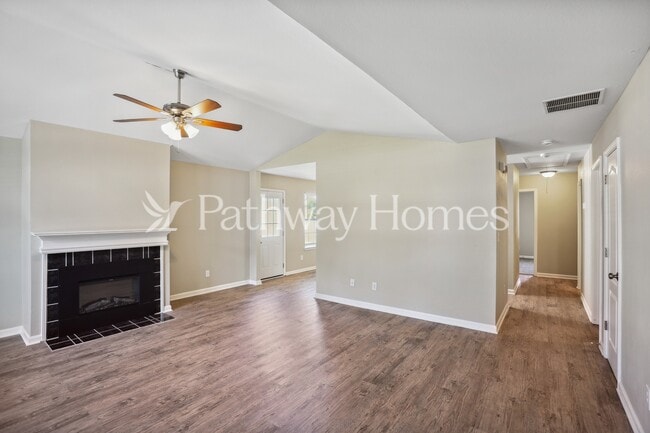 Foto del edificio - 310 Lakeview Trail