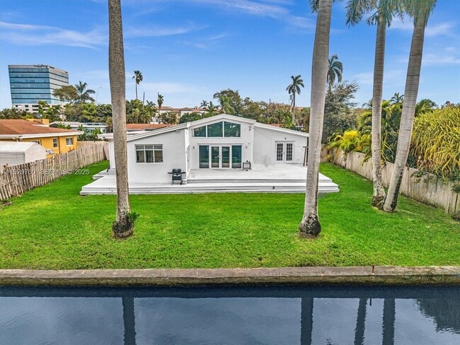 Building Photo - 20120 NE 25th Ct