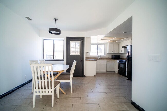 Foto del edificio - 837 Sunrise Ct