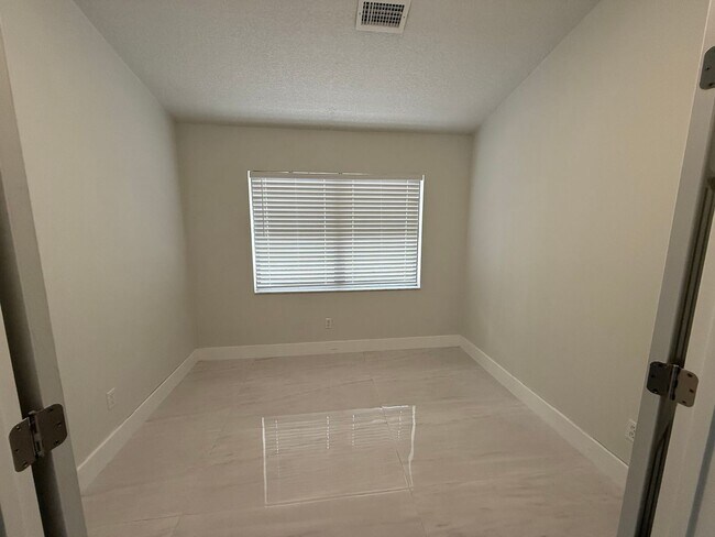 Foto del edificio - 3/2 plus office-Windermere Home