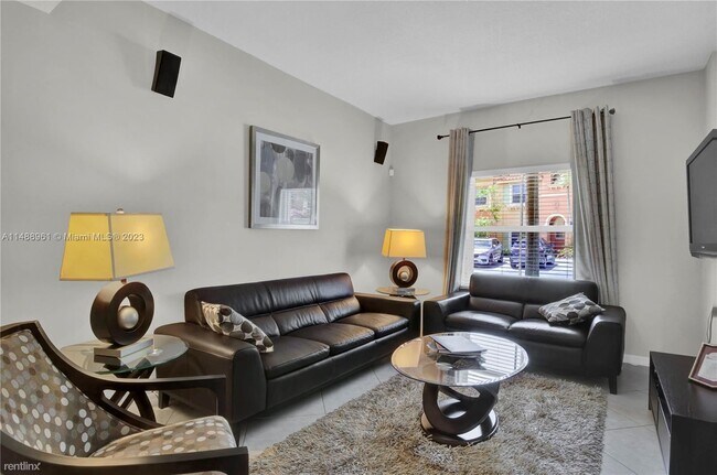 Foto del edificio - 3 br, 3 bath Townhome - 14383 SW 9th Ct