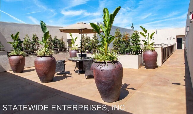 Foto del edificio - 13610 Strathern St
