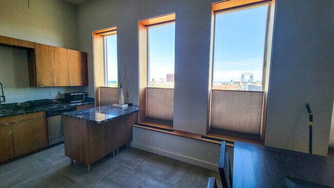 Foto del edificio - 210 W Superior St